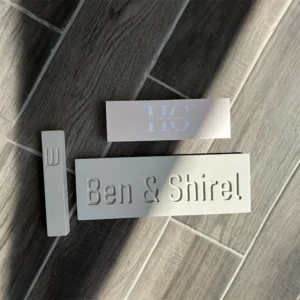 סט שלט כניסה + בית מזוזה מבטון טבעי