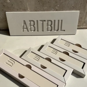 סט יוקרתי - שלט ובית מזוזה לכניסה לבית מבטון + 3 בתי מזוזות לחדרים.